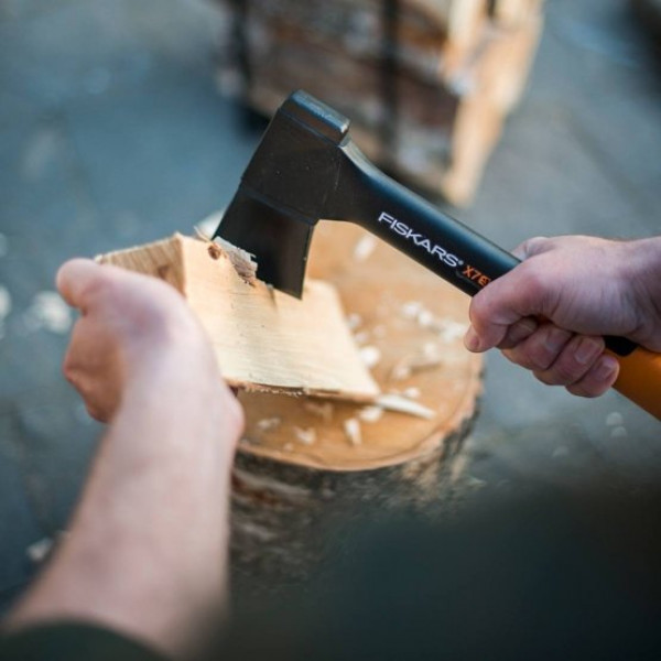 Топор "Fiskars" универсальный  X7-XS